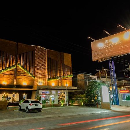 Berry Biz Hotel Sunset Road Seminyak  Exterior photo