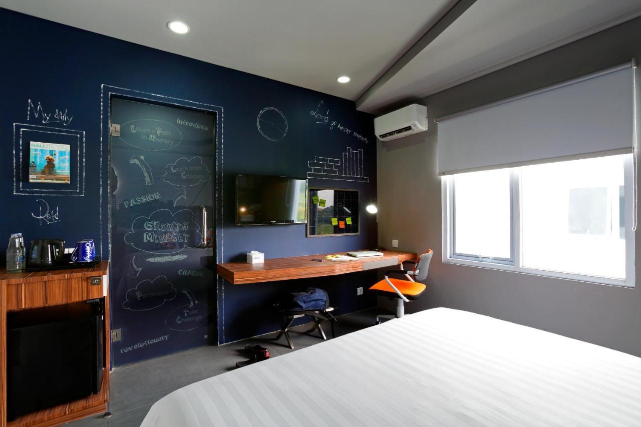 Berry Biz Hotel Sunset Road Seminyak  Exterior photo
