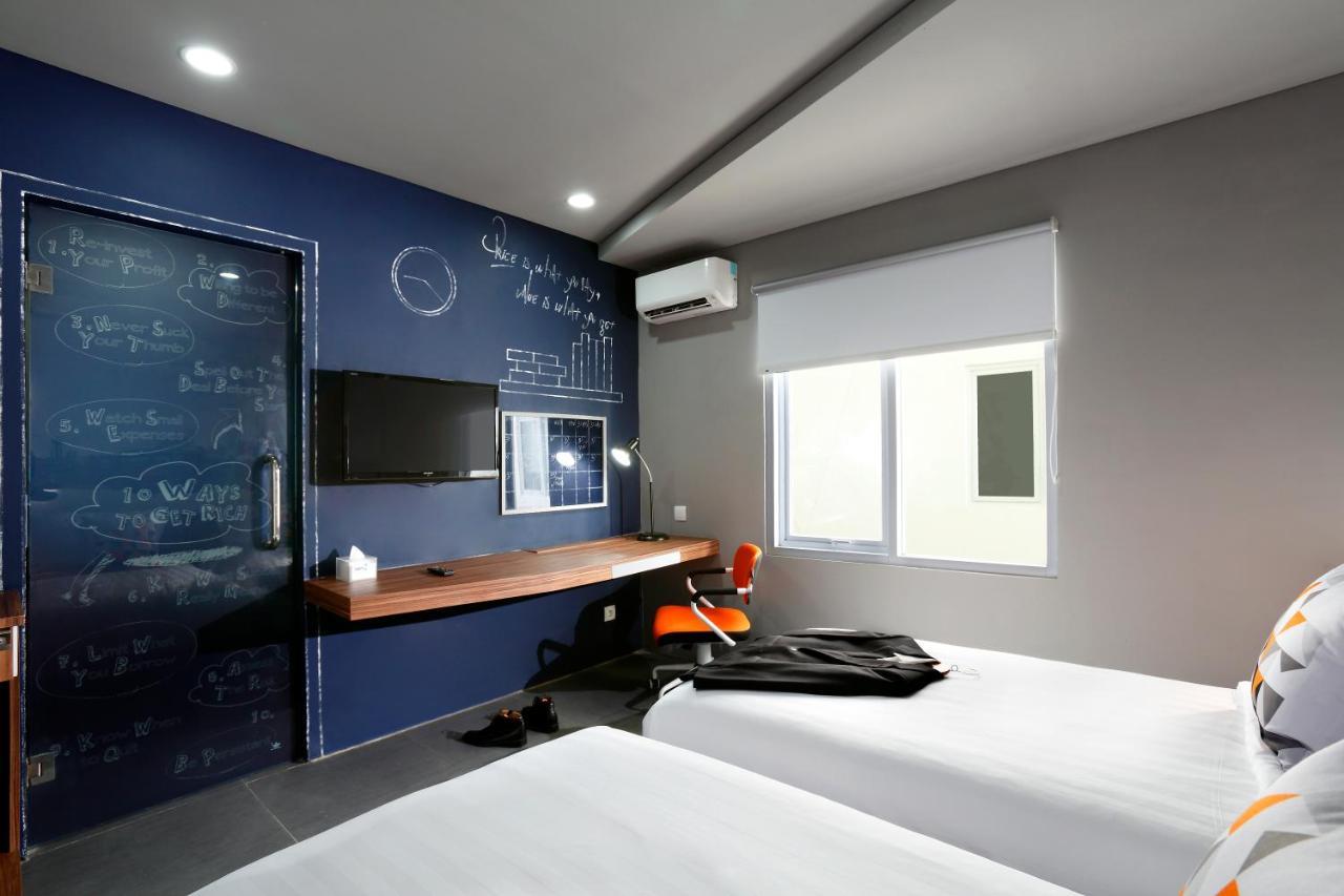 Berry Biz Hotel Sunset Road Seminyak  Exterior photo