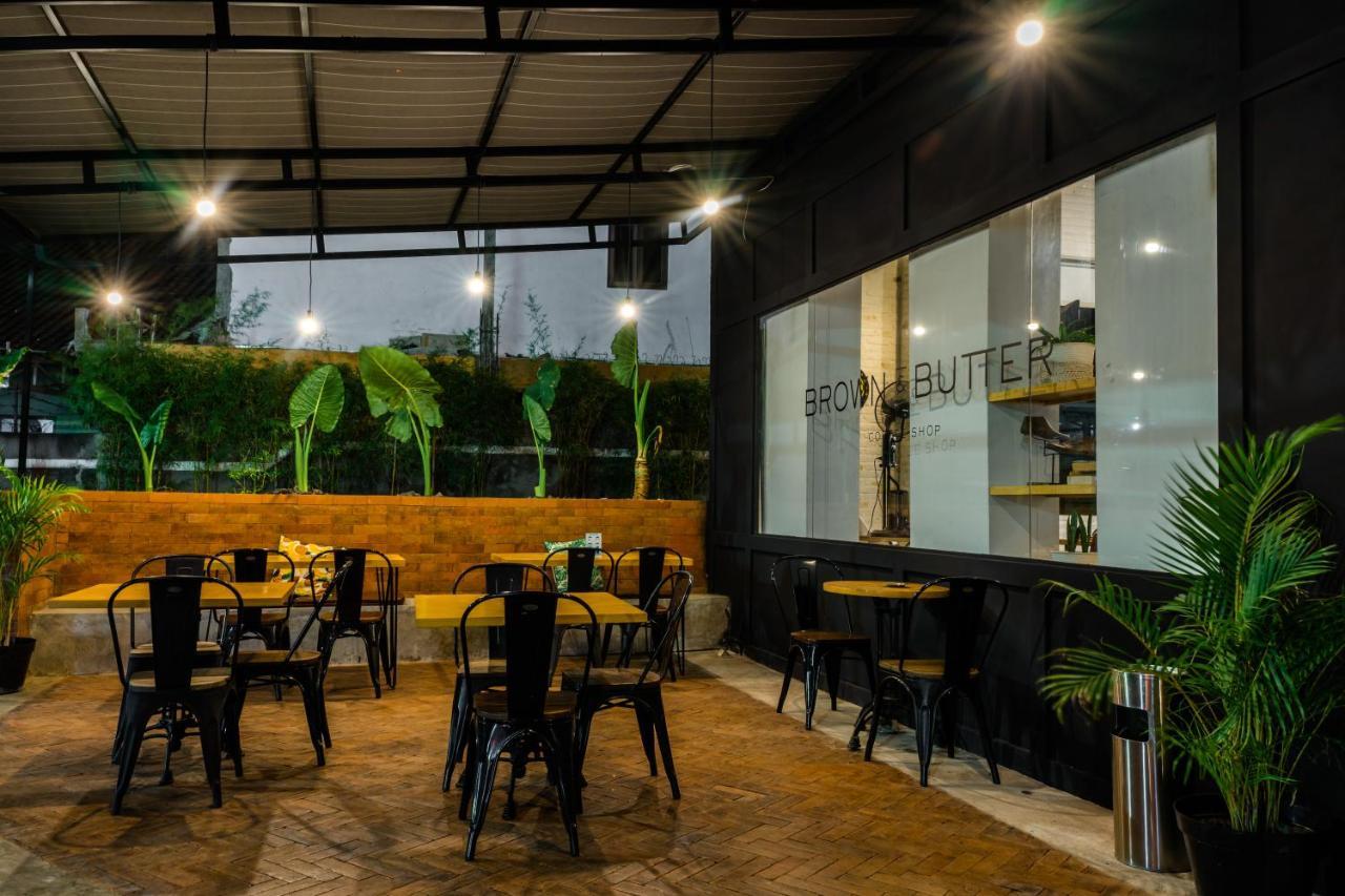Berry Biz Hotel Sunset Road Seminyak  Exterior photo