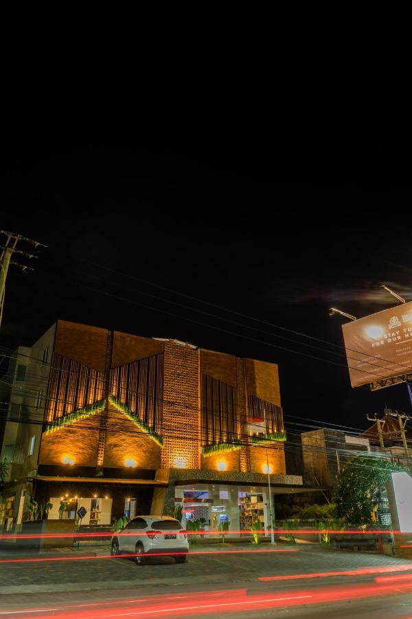 Berry Biz Hotel Sunset Road Seminyak  Exterior photo