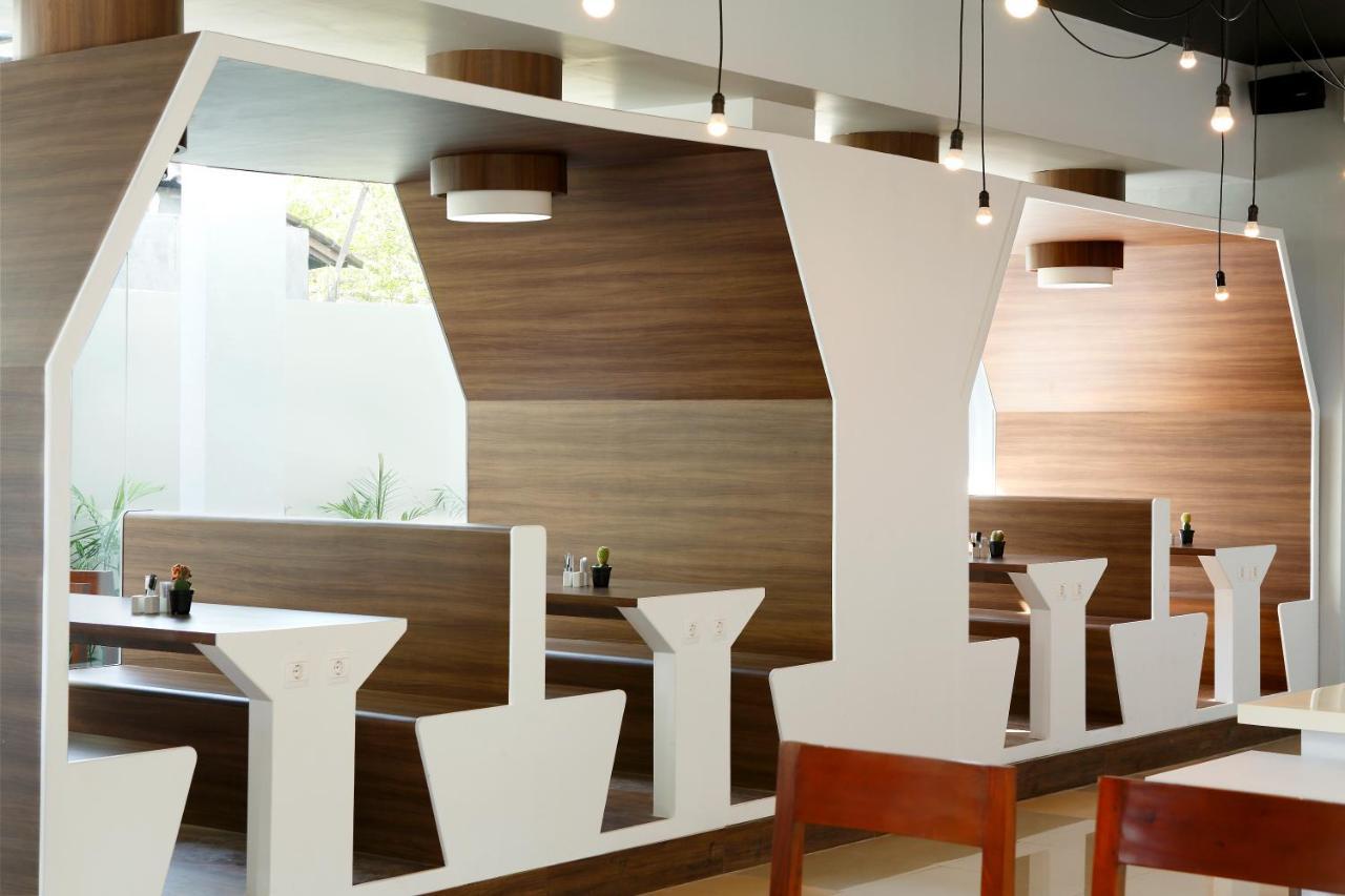Berry Biz Hotel Sunset Road Seminyak  Exterior photo