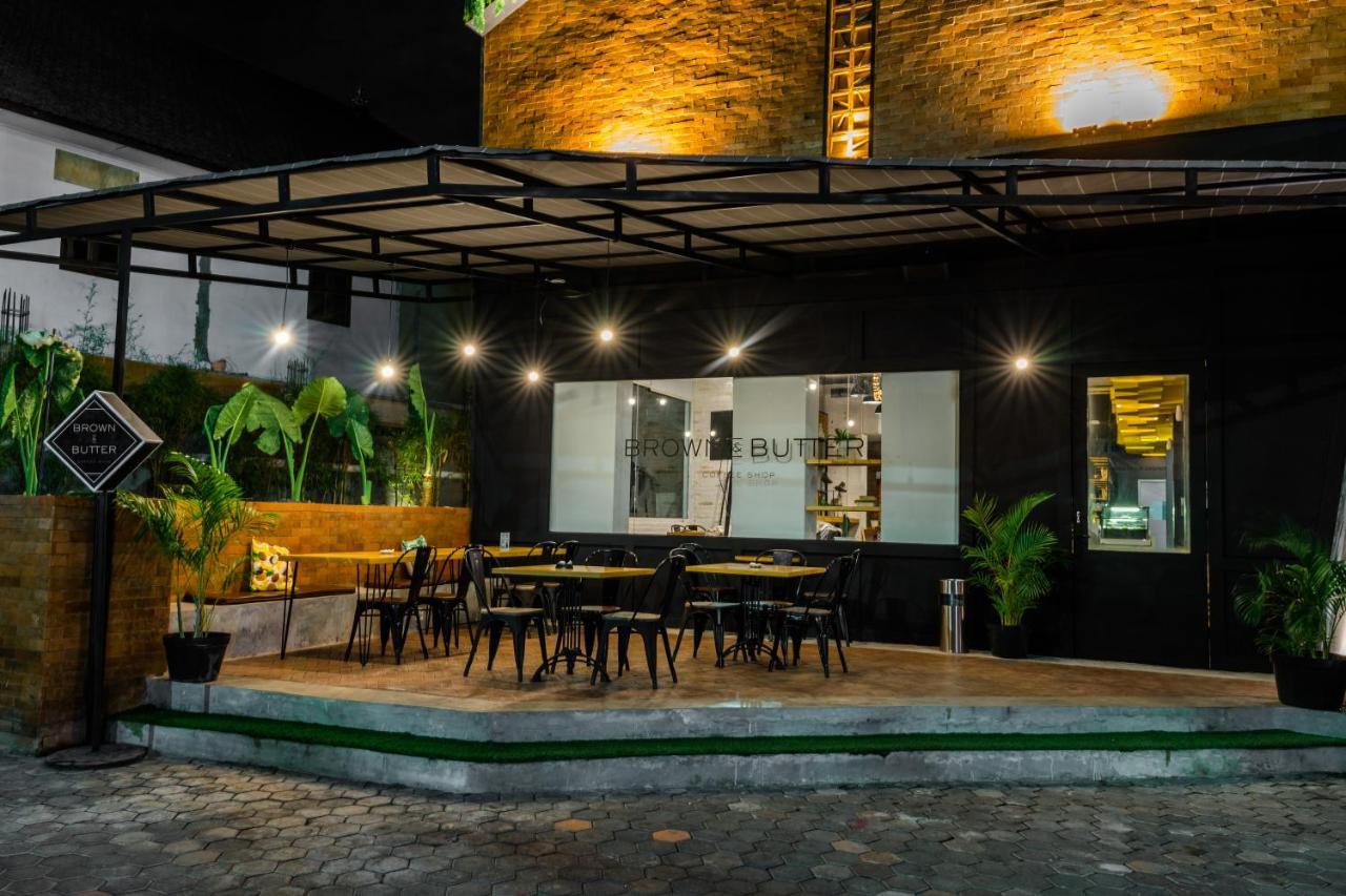 Berry Biz Hotel Sunset Road Seminyak  Exterior photo