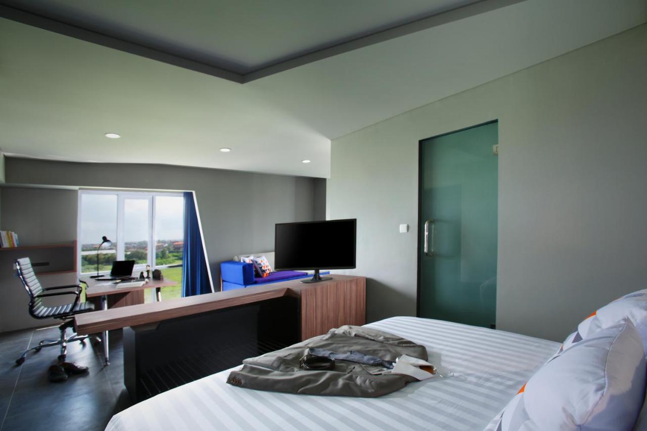 Berry Biz Hotel Sunset Road Seminyak  Exterior photo