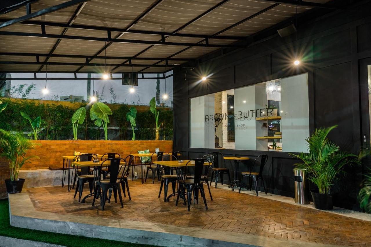 Berry Biz Hotel Sunset Road Seminyak  Exterior photo